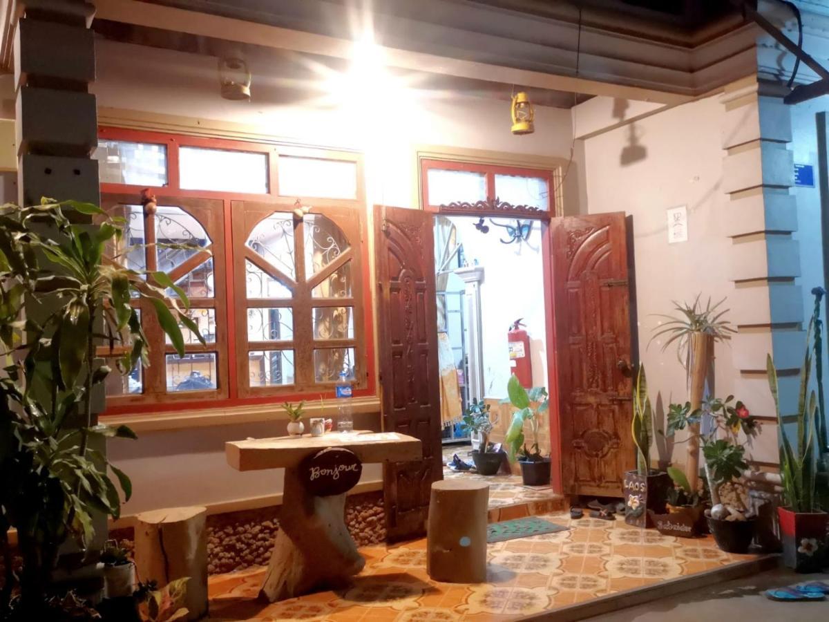 Khamphouy Guesthouse Champasak Exterior photo