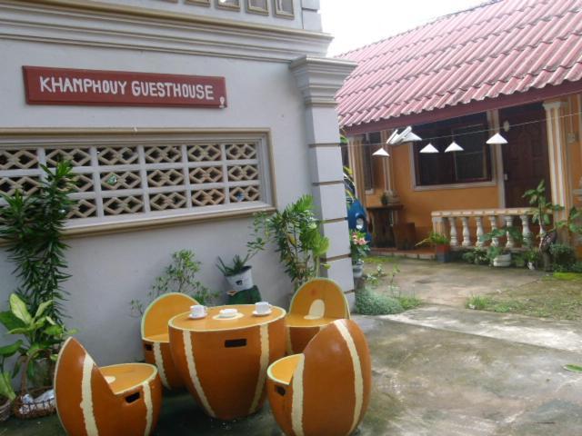 Khamphouy Guesthouse Champasak Exterior photo