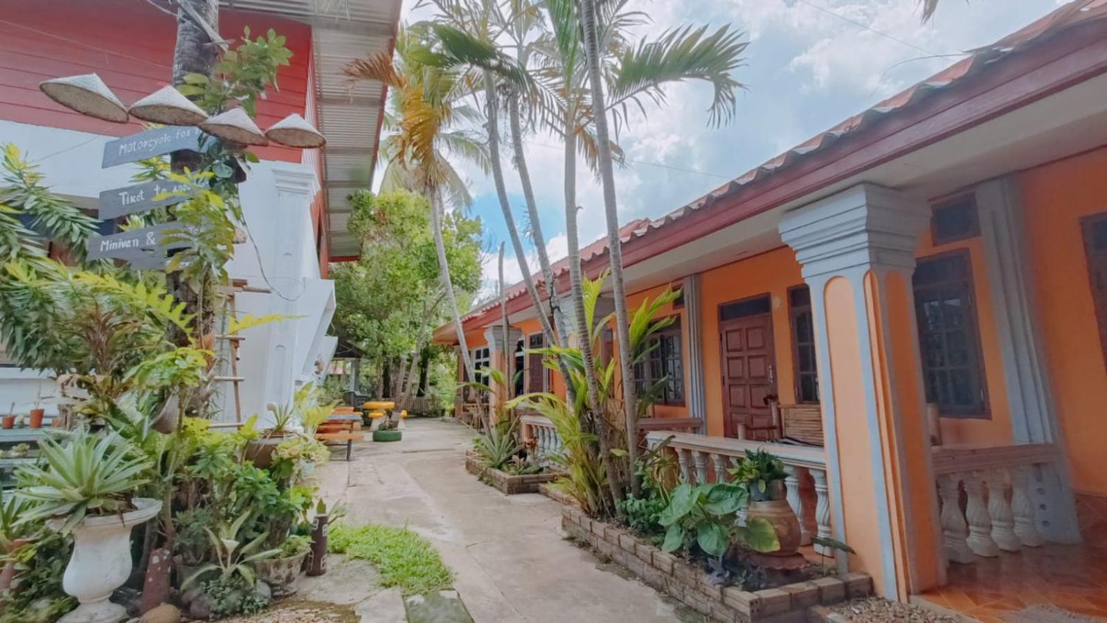 Khamphouy Guesthouse Champasak Exterior photo